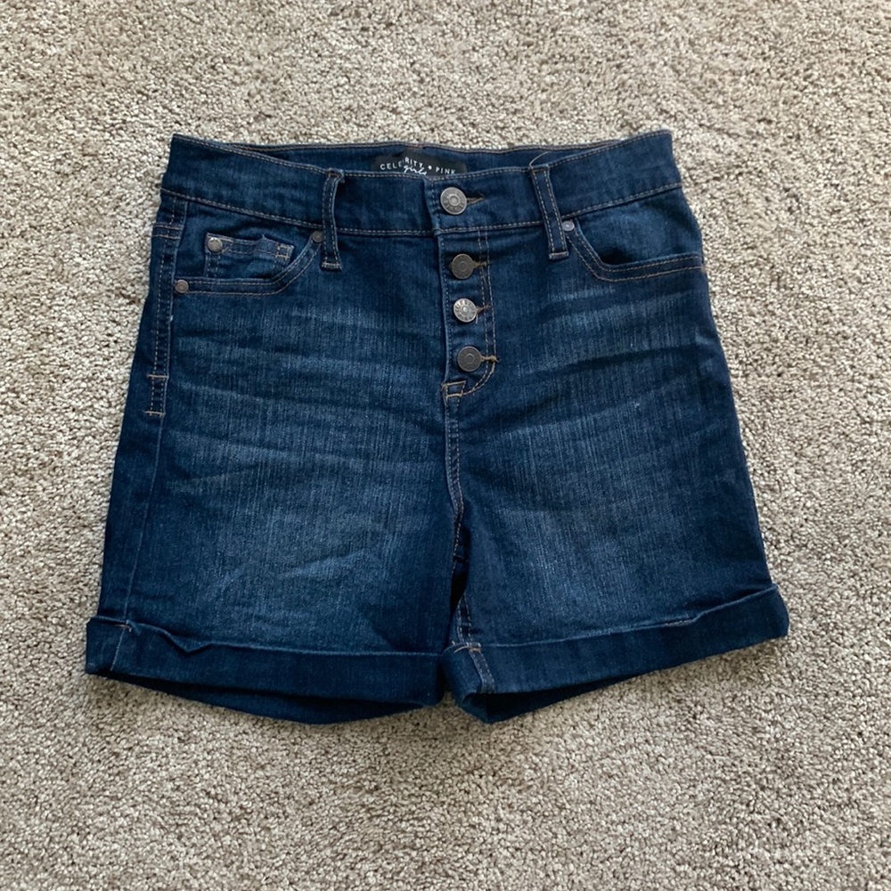 Dark washed jean shorts! High waisted!